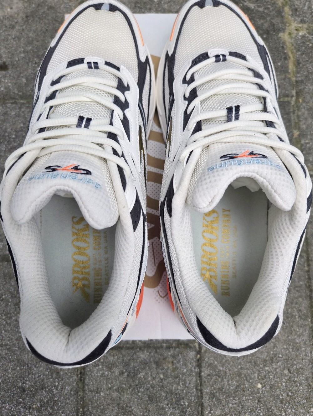 Brooks Adrenaline GTS 4 Y2K Retro Sneakers Men’s 10.5 Like New W/OG Box - Picture 6 of 9